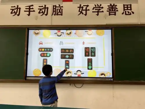 守法规知礼让安全文明出行灞桥区东城第一小学安全交通日主题活动
