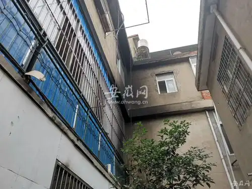 合肥一城中村突发火灾消防救援车却被拒之门外
