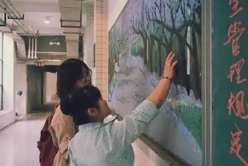 保洁阿姨手绘3d黑板报,红遍网络,同学这让学画画的我怎么活