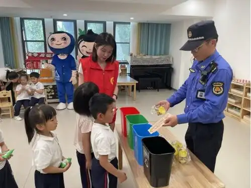 西安国际港垃圾变成宝,分类少不了主题垃圾分类活动在西安浐灞陆港第五幼儿园顺利举办