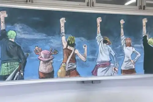 大学生画海贼王黑板报,当看到实物后,网友这才叫真正的毕业季