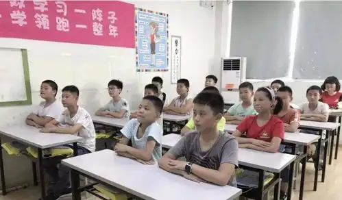 初中生黑板报走红,美术老师自愧不如,网友人才