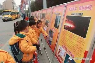 穿消防服用灭火器今天119消防宣传日,通州100多个小朋友成了小小消防员