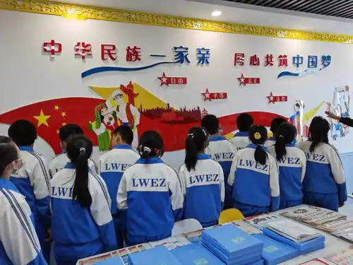 灵武二中让民族团结之花盛开校园