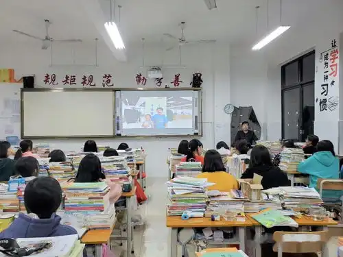 广西桂林农业学校开展厉行节约反对浪费主题班会及黑板报评比活动