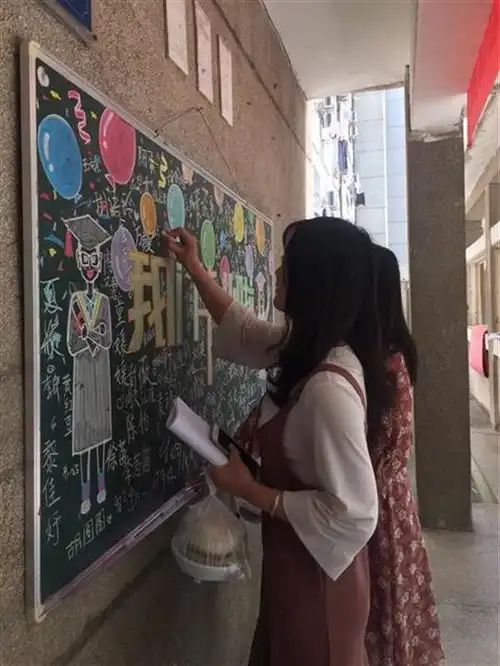 我们毕业啦,湖大宿管阿姨的暖心黑板报,学子们都来打卡