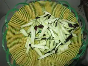 青椒炒茄子的做法,青椒炒茄子怎么做好吃,青椒炒茄子的家常做法苦咖啡的余味