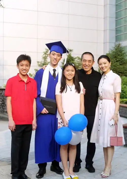 张艺谋为大儿子庆生,大女儿没得到的陪伴,全给了陈婷的3个孩子