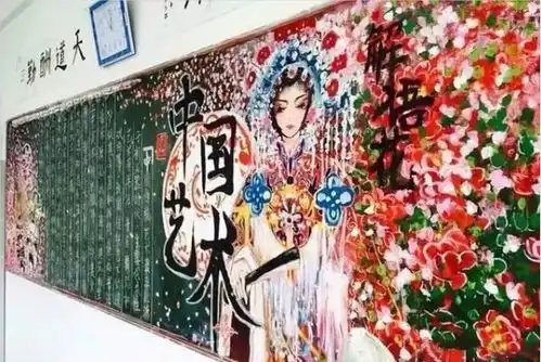 初中生黑板报走红,美术老师自愧不如,网友人才