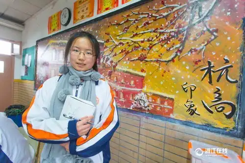 厉害了杭州一学生手绘黑板报堪比电影海报组图