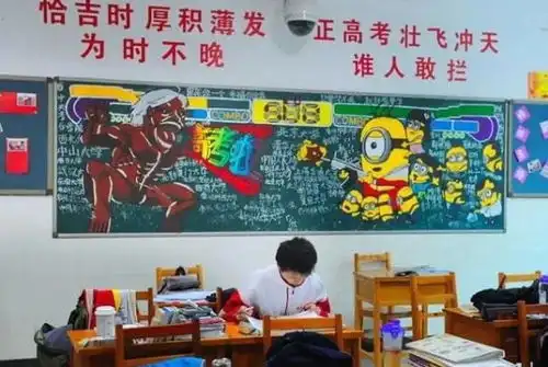 初中生黑板报火了,美术天赋让人羡慕,老师赶紧拍照留念