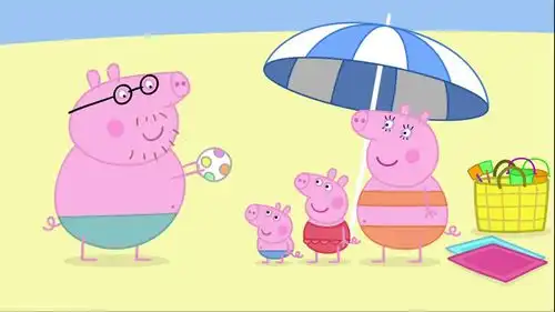 小猪佩奇猪爸下海游泳,却不忘记佩奇,放在自己的肚子上