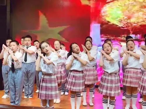 上饶市教育局直属小学四史七唱音为有梦红歌比赛系列报道六年级专场