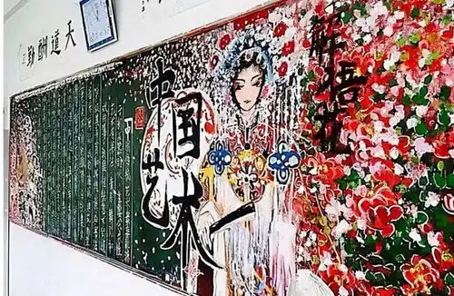小学生黑板报走红,大学生看了也佩服不已,老师不舍得擦掉