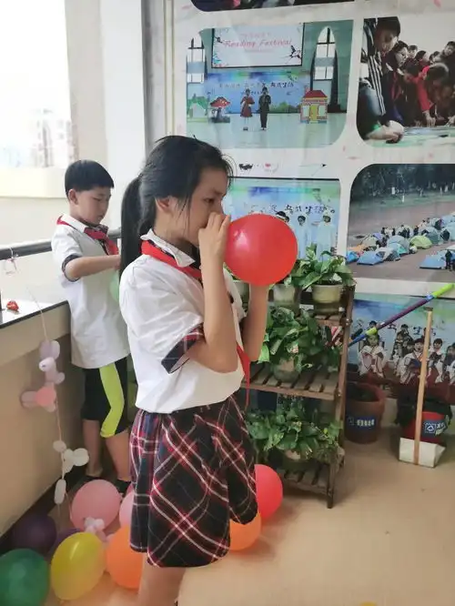 五年1班下彩虹活动屋快乐童年,趣味六一