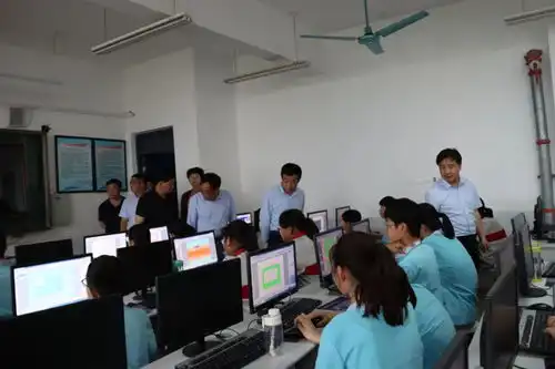 观摩团走进十三中北校区,全面了解校园