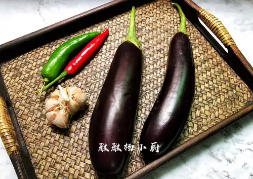 炒茄子别直接下锅,多做此一步,茄子香软不吸油,好吃不油腻