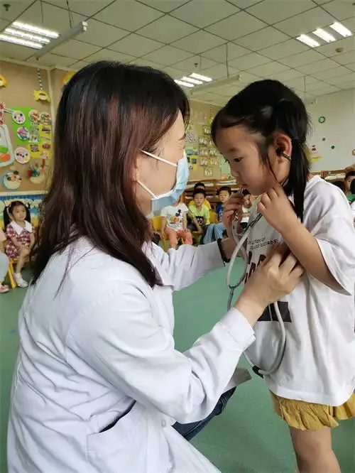 合肥市森林海幼儿园开展医生妈妈进课堂活动