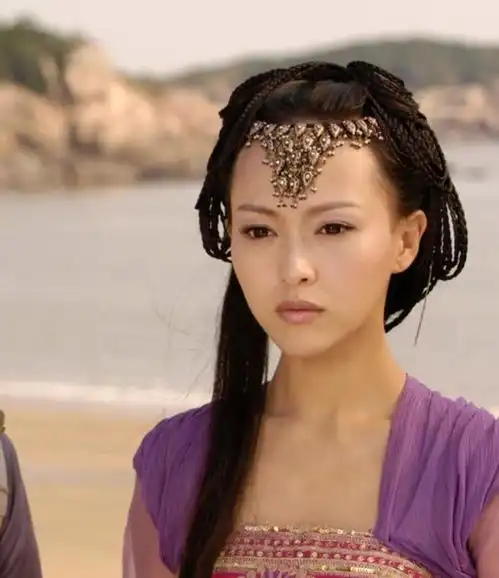 唐嫣为女儿庆祝节日,并附上合照,可以看出她把女儿保护的很好