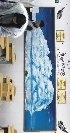 厉害厉害现在的黑板报都这水平了