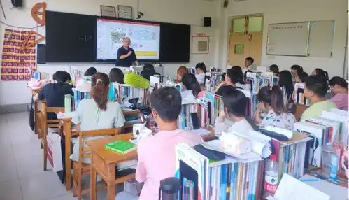 数理系组织召开主题班会