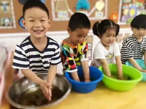 浓情端午弘扬传统妇联幼稚园开展端午节主题活动