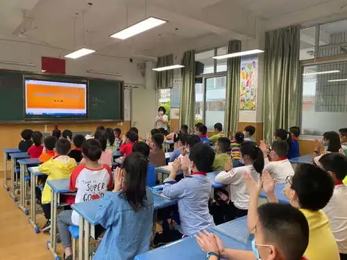 法制辅导员来到连江附小开展新学期预防校园欺凌活动