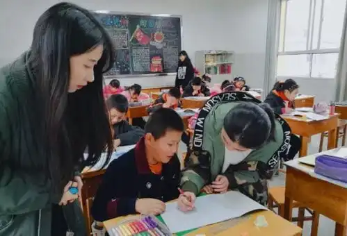 初中生阴间板报走红,画风有点恐怖,胆小的学生表示不敢进