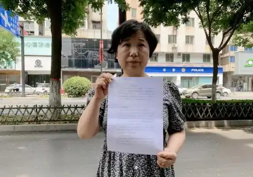 杜新枝说郭威当庭撕起诉书,想离间和许敏关系,要求直播一箭多雕