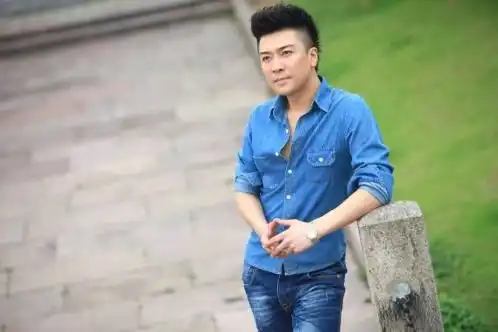 陌陌巍巍主持国际大赛环球天后,动态曝光现场照片