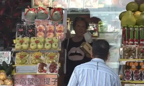 陈家瑛懒理王菲生子传闻,独自买菜庆端午节,粉红短裤超抢眼