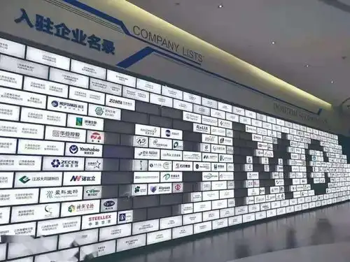 泰深合作画板朱立凡用了三种颜色