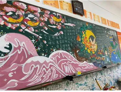 小学生黑板报走红,大学生看后自愧不如,老师不舍得擦掉