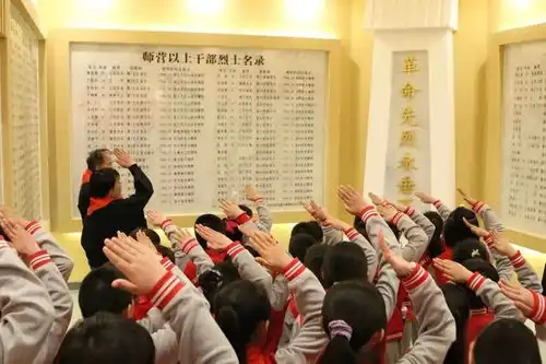 红领巾遇上绿军装,国防故事开讲啦