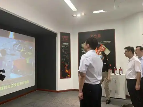 兴化市举行2021年安全生产月活动启动仪式暨安全文化教育体验基地揭牌仪式