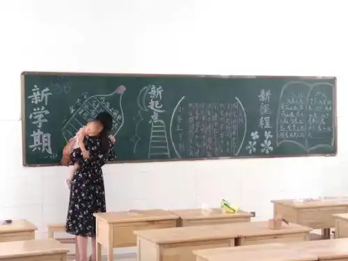 这位老师爸爸边陪产边改作业,网友直说不容易在教学与家庭之间,他们这样选择
