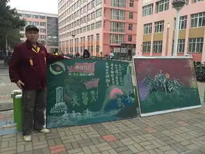 天大宿管员手绘长征纪念板报弘扬长征精神