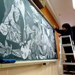 这个呆萌老师画的黑板画,让人好想变成他的学生啊