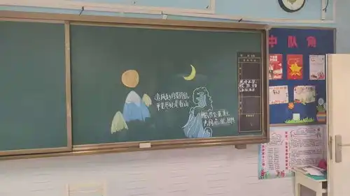舍不得擦黑板为鼓励同学晨读,小学生的粉笔画火了