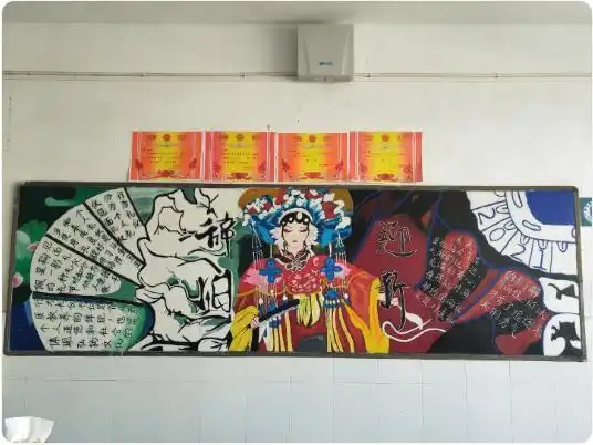 初中生黑板板走红,老师看完不舍得擦掉,网友的评价很高