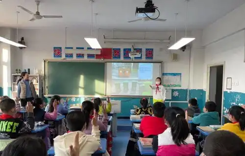 唐山市垃圾分类新时尚,环保少年好榜样