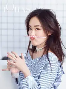 人气女星霍思燕初春封面俏皮嘟嘴甜美可人