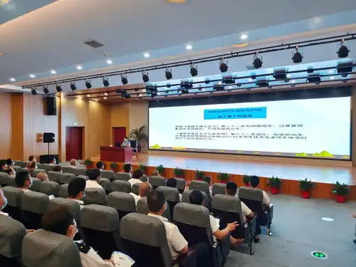 菏泽开发区交警大队走进菏泽公交集团开展驾驶员交通安全讲座