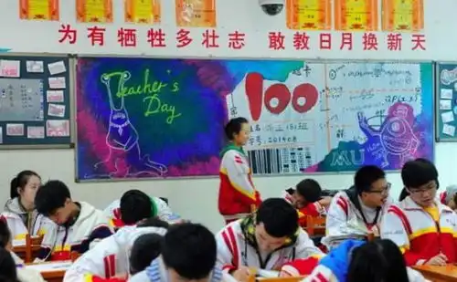 高中生创意黑板报火了,美术天赋让人羡慕,老师可以考艺术生