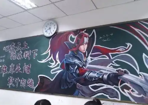 身披荣耀黑板报火了,人物逼真形象立体,美术老师都自愧不如