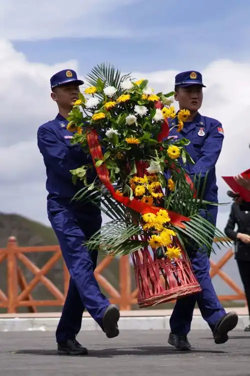 党史给我力量四川森林消防参观见学夹金山有回声