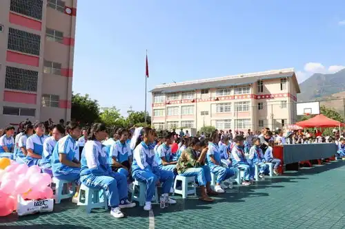 送温暖,助成长中共怒江州文化和旅游局党支部前往特殊教育学校开展助残日活动