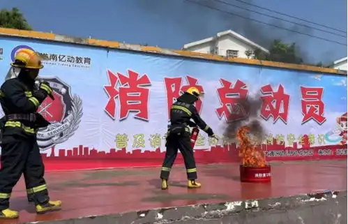 大通区幼儿园九龙分园开展大手牵小手,消防总动员安全教育主题活动