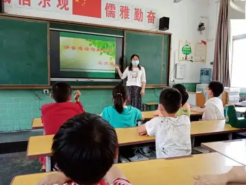 人人都讲普通话笔笔都是规范字南塘小学开展讲普通话,写规范字主题班队会活动