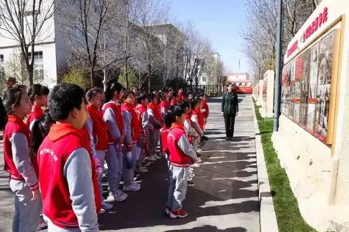 红领巾遇上绿军装,国防故事开讲啦